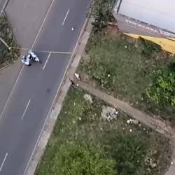 La víctima al parecer intentó cruzar la calle y fue atropellado. FOTO: PRENSA PAISA
