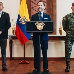 Abelardo de la Espriella (centro) presentó ante los colombianos la nueva cúpula miliar. FOTO: PRESIDENCIA DE LA REPÚBLICA
