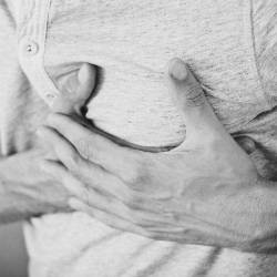 Un adulto mayor habría sufrido un paro cardiaco en medio de su captura (imagen ilistrativa). FOTO: CANVA