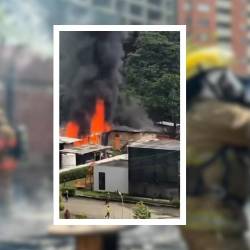 Los Bomberos del municipio tuvieron que evacuar a los trabajadores del lugar. FOTO: ALCALDÍA DE MEDELLÍN