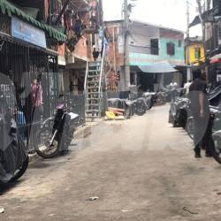 En esta calle del sector El Oasis, en Moravia, fue donde ocurrió el crimen de Sebastián Fernández Ríos, quien intentó evitar el escape del presunto homicida. FOTO: LAURA ROSA JIMÉNEZ VALENCIA