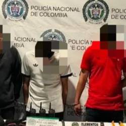 Los sujetos fueron dejados a disposición de la Fiscalía. FOTO: CORTESÍA SECRETARÍA DE SEGURIDAD DE MEDELLÍN