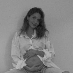 El anuncio se hizo durante una función de ‘Las bartenders’ y después en sus redes sociales. FOTOS: FACEBOOK MARIANA GÓMEZ