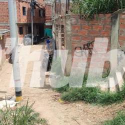En este callejón del sector Las Piscinas, fue donde asesinaron a Johan Alexander Agudelo Hernández, de 20 años. FOTO: ANDRÉS GARCÍA