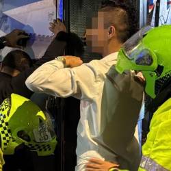 Uniformados de la Policía Metropolitana durante una requisa de rigor. FOTO: POLICÍA METROPOLITANA
