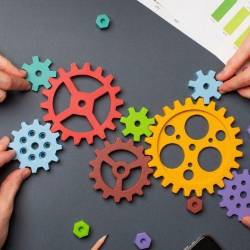 Desarrollar habilidades de liderazgo siempre será un plus: dirigir, motivar e inspirar a otros es una manera de fomentar el trabajo colaborativo. FOTO: MAGNIFIC