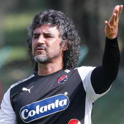 Leonel Álvarez, siendo Dt del Independiente Medellín en 2015. FOTO: ARCHIVO - JUAN ANTONIO SÁNCHEZ
