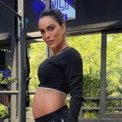 La actriz contó en una dinámica de Instagram cómo se prepara para su maternidad. FOTO: INSTAGRAM @SARACORRALES
