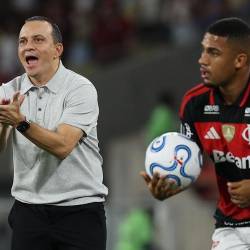 Alejandro Restrepo, técnico del DIM, admitió errores y destacó la superioridad de Flamengo. FOTO: GETTY IMAGES