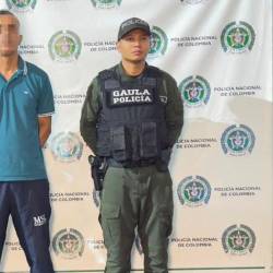 Este hombre fue capturado por el delito de extorsión agravada. FOTO: CORTESÍA POLICÍA METROPOLITANA