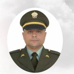 Ellos eran los subintendentes Hugo Armando Castaño Morales (izq.) y Melquiades de Jesús Arismendy Pérez, asesinados en Anorí. FOTO: POLICÍA NACIONAL