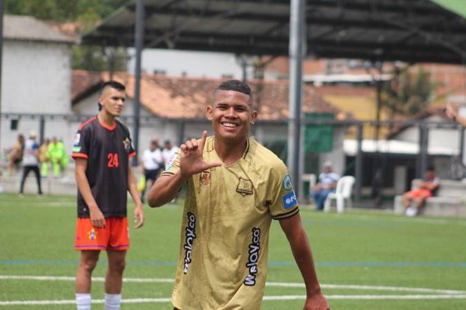 Royner Benítez en los entrenamientos con el conjunto del Oriente antioqueño. FOTO: ÁGUILAS DORADAS