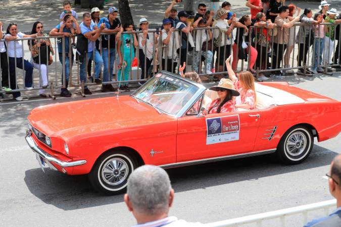 Una de las cosas que más disfrutan los conductores fue la energía de la gente que los aplaudió a su paso. 