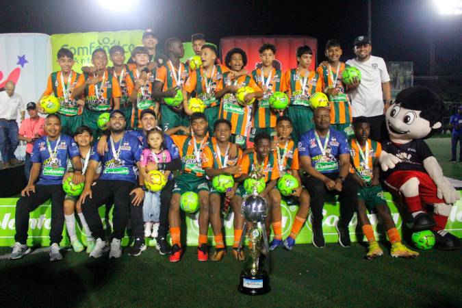 Envigado alcanzó su séptima corona en el Babyfútbol masculino, que es bicampeón y el más ganador. / FOTO: LOS PAISITAS.