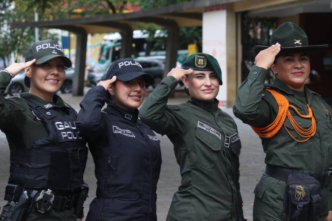 Las mujeres policías llevan su labor más allá de las calles. FOTO: POLICÍA METROPOLITANA DEL VALLE DE ABURRÁ