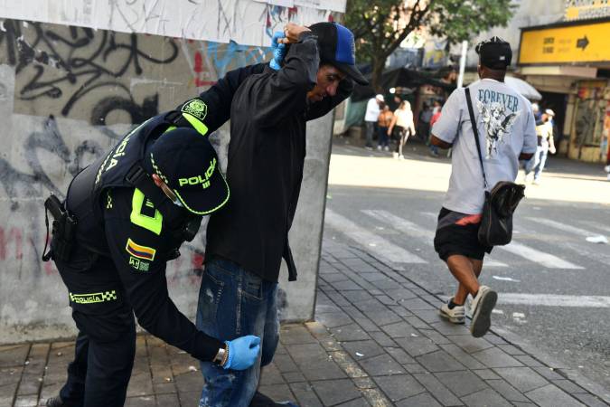 La Policía se tomó varias zonas de la ciudad para requisar ciudadanos. FOTO: POLICÍA METROPOLITANA VALLE DE ABURRÁ
