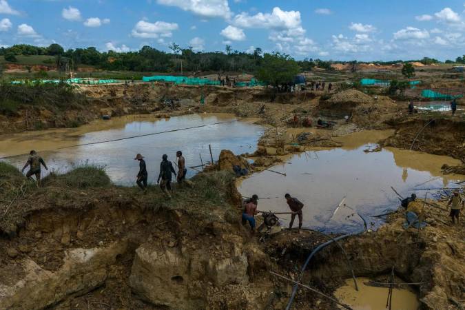 Mineros en La Mandinga. FOTO: TOMADA DE THE NEW YORK TIMES