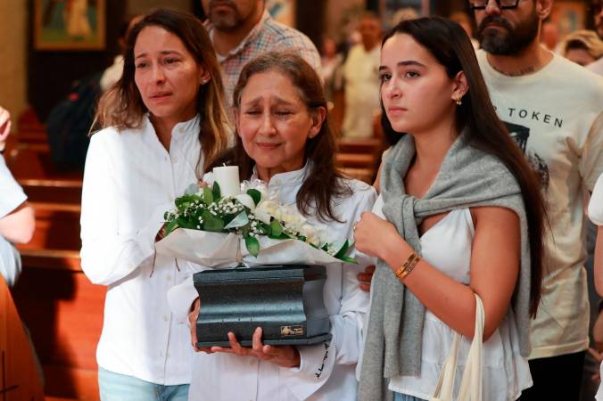 La familia estuvo acompañada por amigos y seguidores del técnico. /FOTO: MANUEL SALDARRIAGA QUINTERO