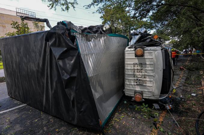EN FOTOS: El trancón de este viernes en la autopista Sur fue por cuenta de este accidente