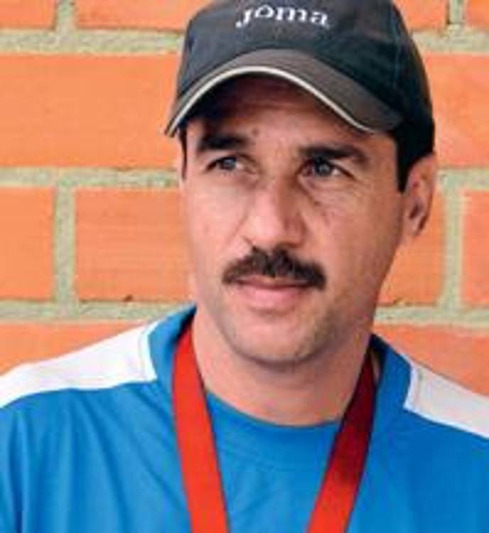 Gamo Estrada como entrenador. FOTO: ARCHIVO