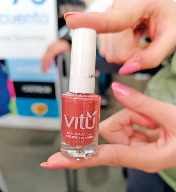 Encuentre en Prebel esmaltes desde $ 3000 para que luzca unas lindas uñas.