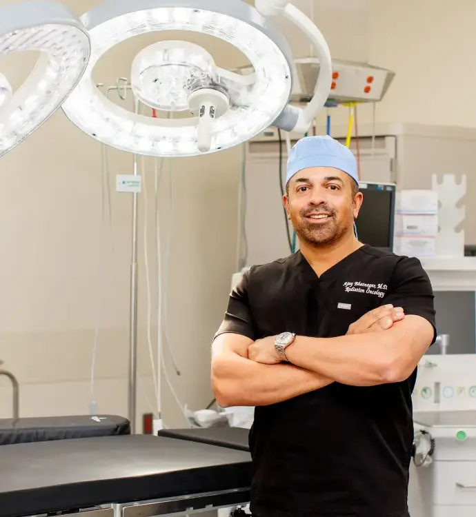 El doctor Bhatnagar<span class=mln_small-caps_mln> nació en Londres, pero pasó la mayor parte de su infancia en Pensilvania. FOTO: PROSTATE CANCER INSTITUTE OF ARIZONA</span>