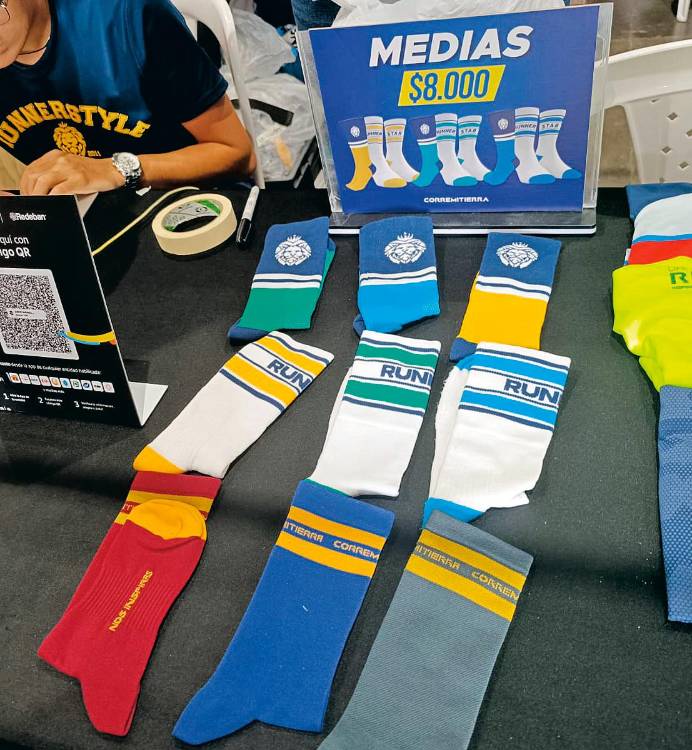 También hay medias para los deportistas a $ 8000, de la marca Corre mi Tierra.