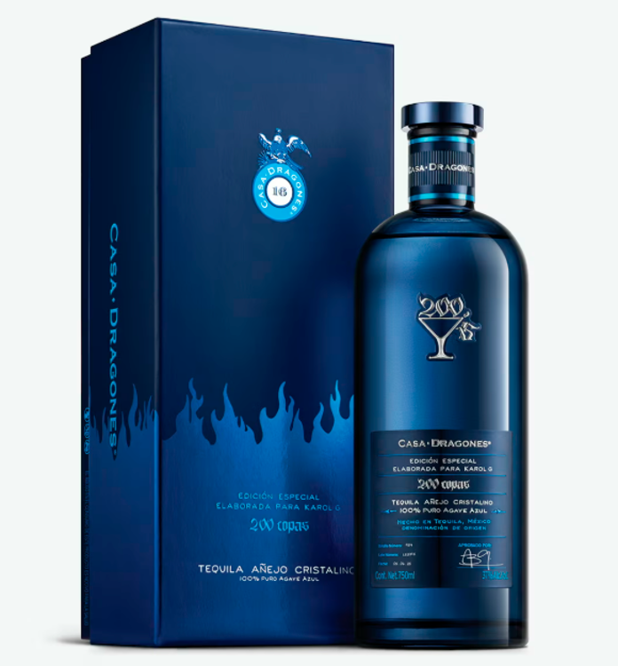 Así luce la botella del nuevo tequila de Karol G. <b><span class=mln_small-caps_mln>/ FOTO: TOMADA DE LA WEB</span></b>