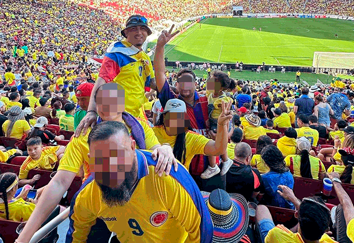 Esta es otra de las imágenes que circulan en redes sociales, que refiere a la presencia de este hombre en el partido de Colombia (arriba). /FOTO: TOMADA DE HOY DIARIO MAGDALENA.