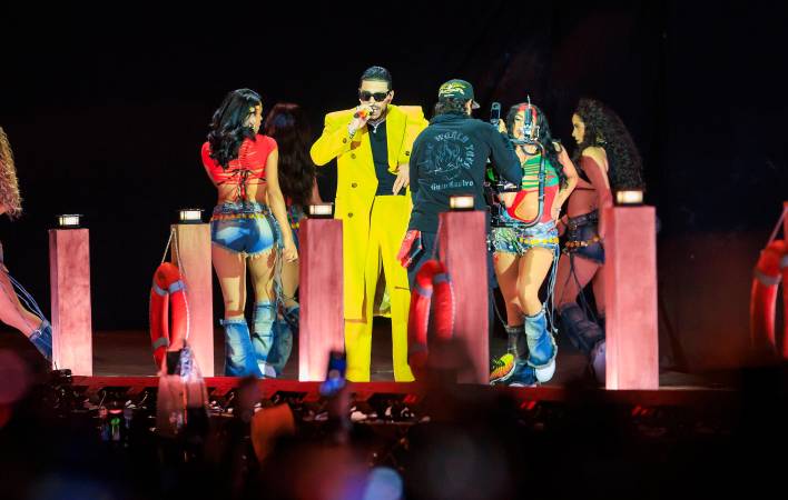 Ryan Castro contó con 24 bailarines sobre el escenario. FOTO: CAMILO SUÁREZ