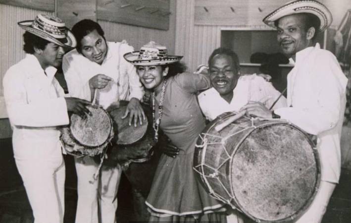 Totó junto a su agrupación musical. FOTO: REDES SOCIALES