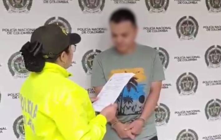 Notificación a alias Puchas. FOTO: POLICÍA ANTIOQUIA