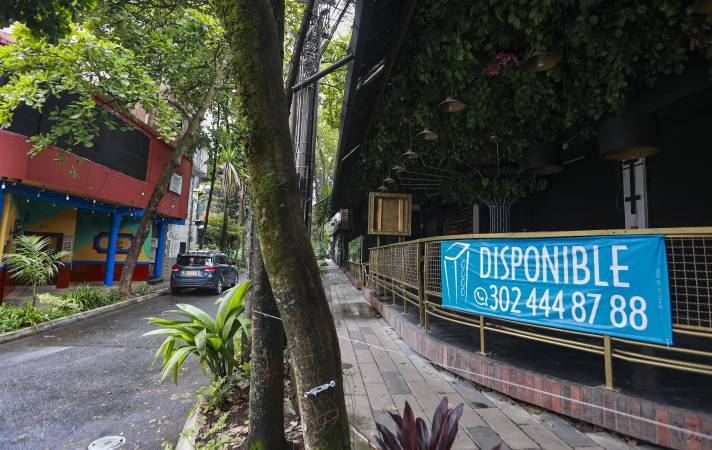El parque Lleras en el barrio El Poblado está en crisis por cierre de locales a falta de turistas. FOTO: MANUEL SALDARRIAGA QUINTERO