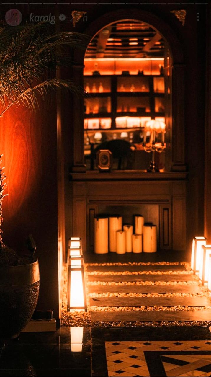 EN IMÁGENES: Con tremenda rumba, Karol G inauguró sus restaurantes y discoteca en Provenza