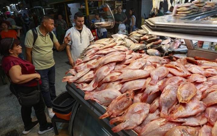 La venta de Pescado en la Minorista aumenta por la época de Semana Santa. FOTO: MANUEL SALDARRIAGA.