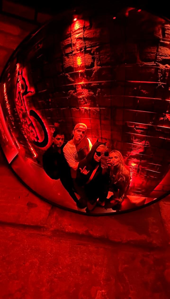 EN IMÁGENES: Con tremenda rumba, Karol G inauguró sus restaurantes y discoteca en Provenza