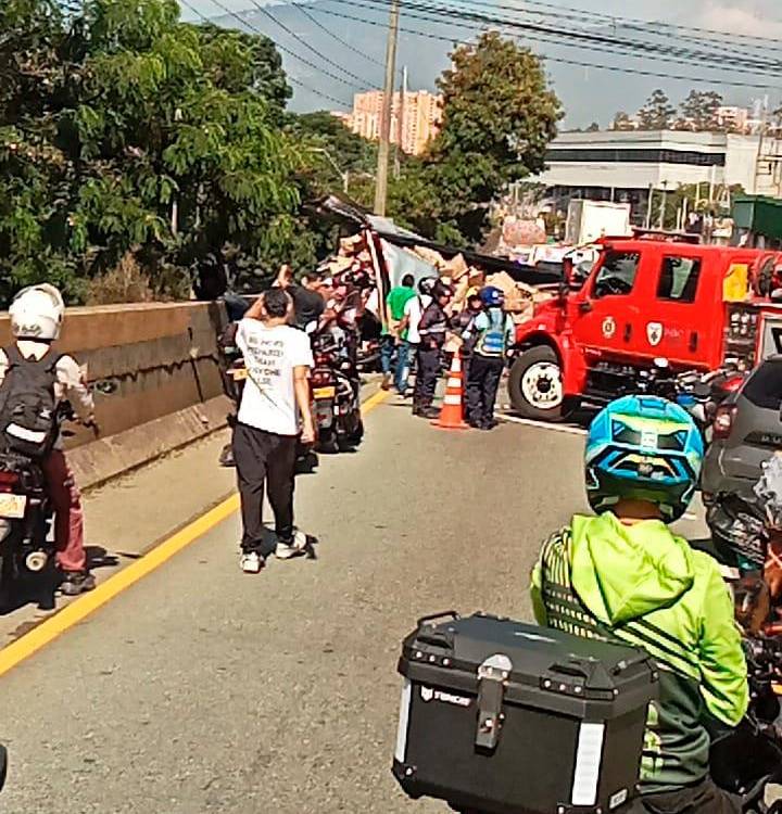 EN IMÁGENES: Grave accidente en Copacabana colapsó la movilidad en el sector