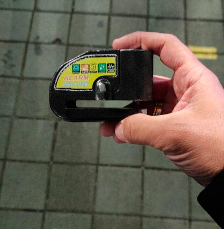 Este fue el candado que activó el protocolo de bomba. / FOTO: DENUNCIAS ANTIOQUIA