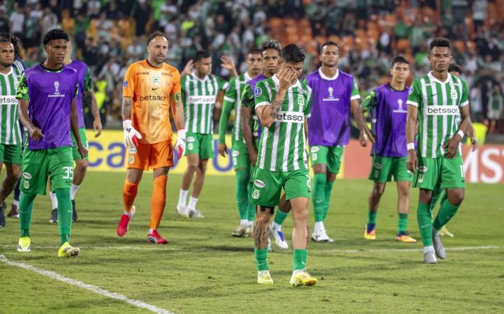 Así salieron los jugadores de Nacional tras perder (3-1) contra Millonarios en la Conmebol Sudamericana. FOTO: JUAN ANTONIO SÁNCHEZ
