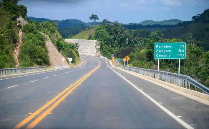 Autopista Río Magdalena. /FOTO: GOBERNACIÓN DE ANTIOQUIA
