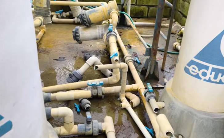 Así habían destrozado las tuberías. FOTO: TOMADA DE TELEMEDELLÍN