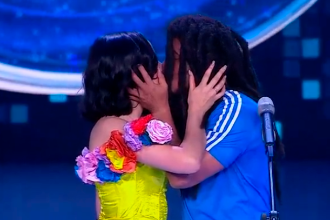 Los tortolitos hicieron erizar a Amparo Grisales. /FOTO: CAPTURA DE PANTALLA 