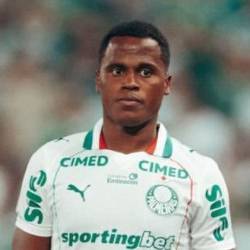 El jugador chocoano Jhon Arias movilizó ayuda para su gente tras terremoto. FOTO: @JHONARIASA
