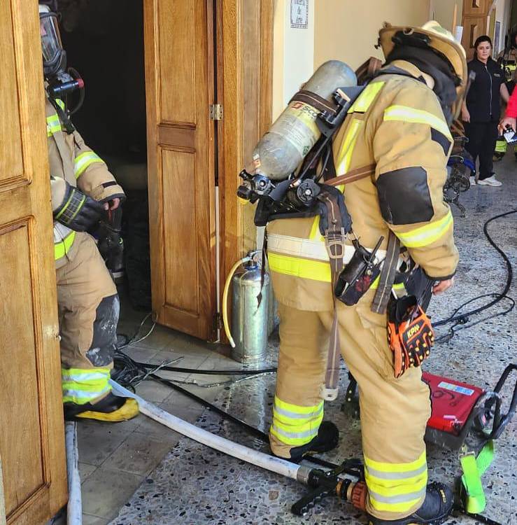 Incendio Casa de la Cultura en El Carmen de Viboral. FOTO: SANTIAGO OCAMPO