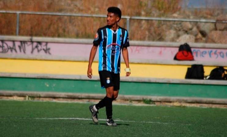 Tirado Álvarez durante un partido. /FOTO: REAL COCHABAMBA