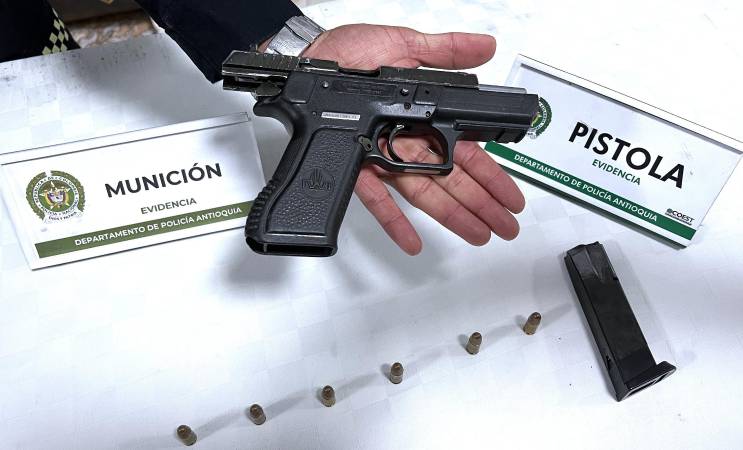 Pistola incautada a alias Richard. /FOTO: POLICÍA NACIONAL