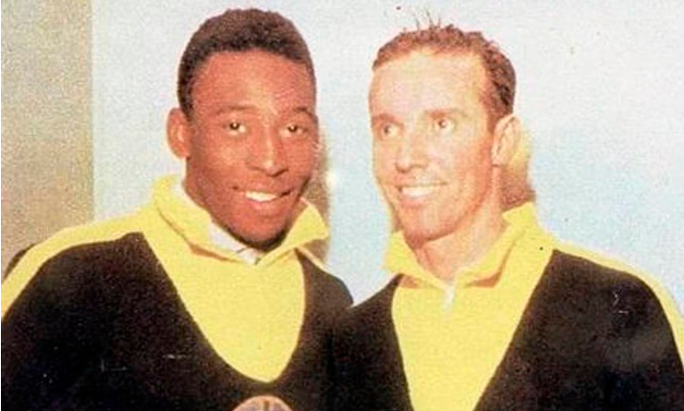 Mario Lobo Zagallo jugando para la Selección Brasil junto a Pelé. /FOTO: GOOGLE