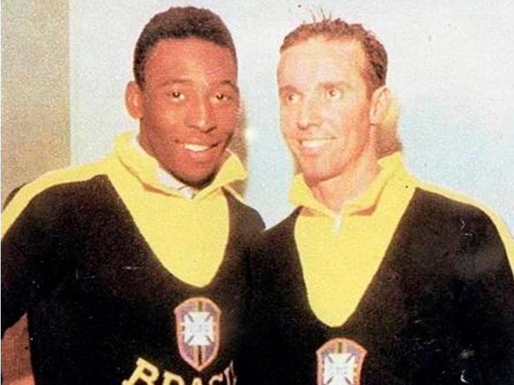 Mario Lobo Zagallo jugando para la Selección Brasil junto a Pelé. /FOTO: GOOGLE