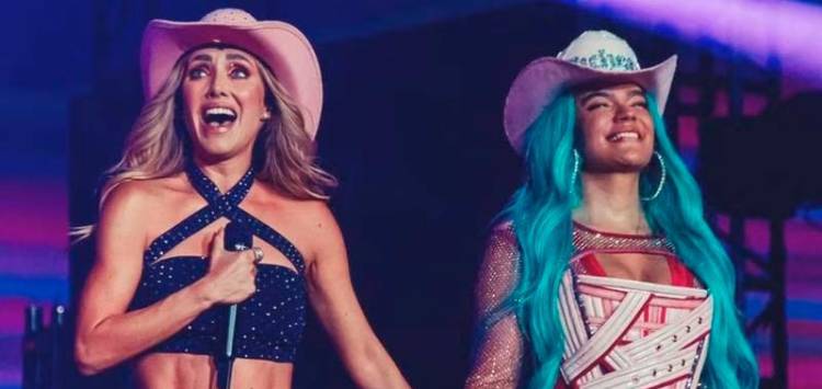 Anahí y Karol G cantaron juntas en junio de 2022. /FOTO: REDES SOCIALES