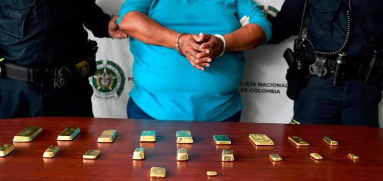 Este hombre tenía en su poder 20 lingotes de oro.<b> /FOTO: POLICÍA NACIONAL.</b>